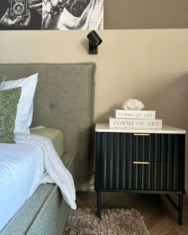 Lorven Modern Bedside Table – Natural Wood