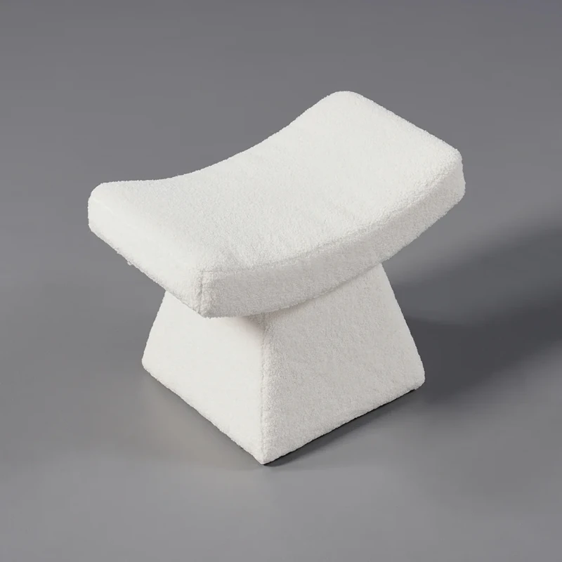 Sova Curved Ottoman – Bouclé Upholstery with Artistic Silhouette