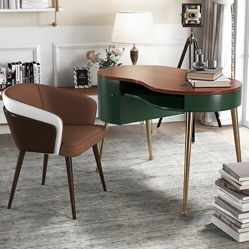Soleil Curved Desk - Natural wood.