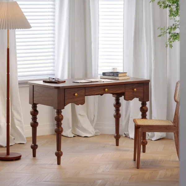Arboria Classic Desk - Natural wood.